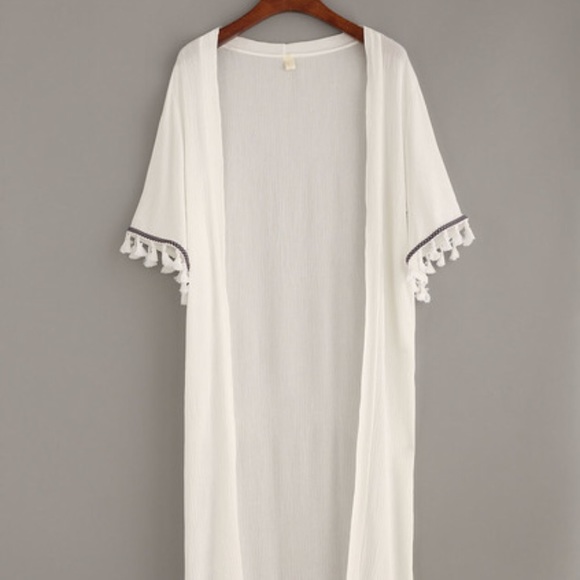 White kimono - Picture 1 of 4